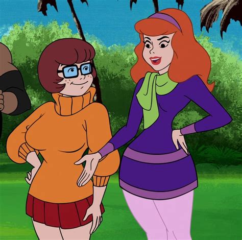 Velma And Daphne Get Gangbanged And Creampied By。